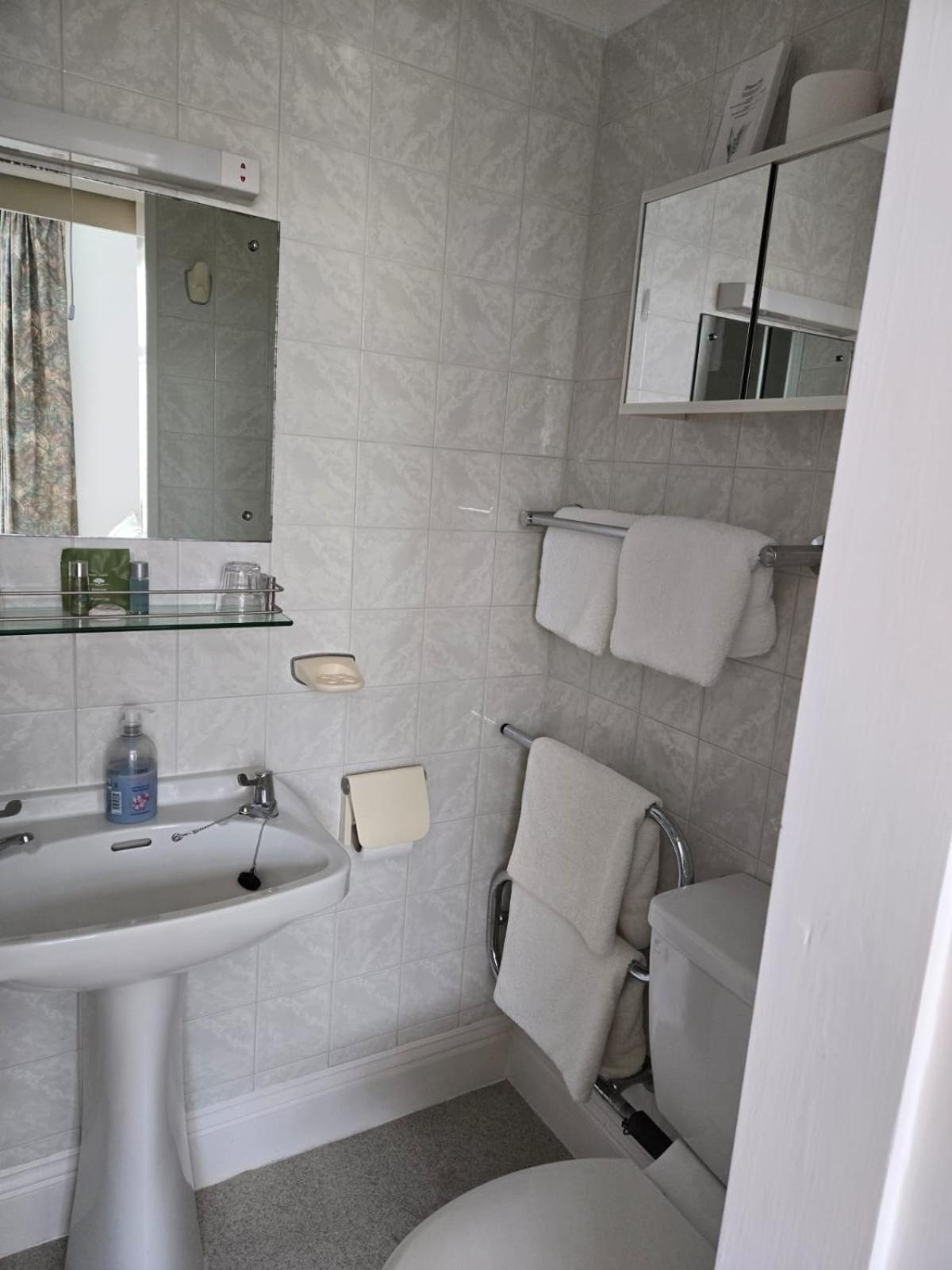 Shoreline Accommodation Борнмът Екстериор снимка
